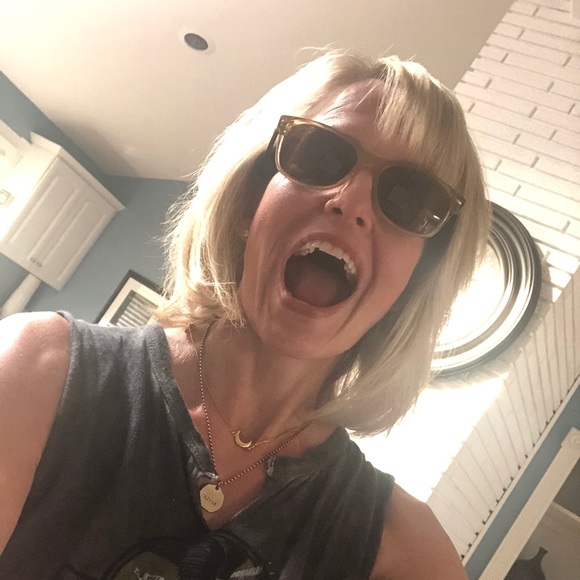 Meet your Posher, Beth - Picture 1 of 1